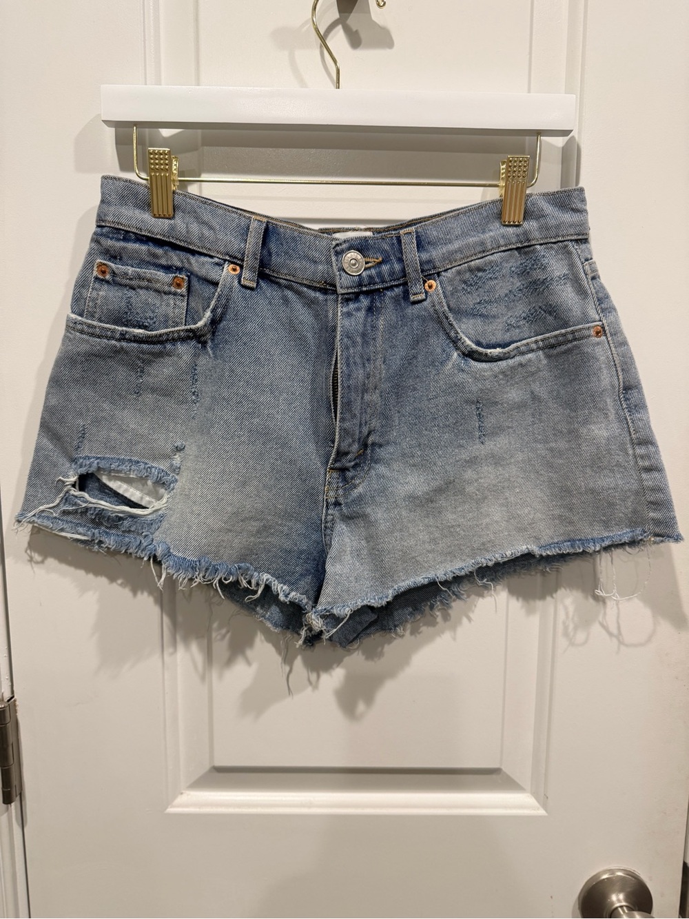 BDG Urban Outfitters Mid-Rise Essential Denim Shorts Distressed Raw Hem Size 28